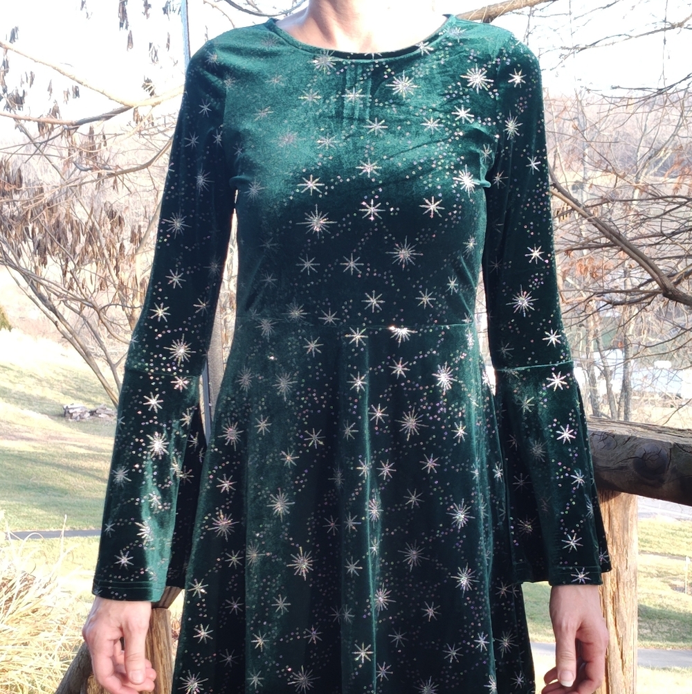 Dark Green Velvet Star Print Winter Christmas Dress With Bell Sleeves